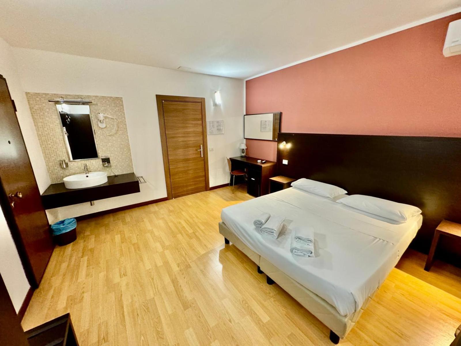 מסטרה Hotel Guidi מראה חיצוני תמונה